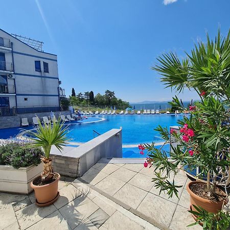 Blue Bay Palace Apart Complex Pomorie Bagian luar foto