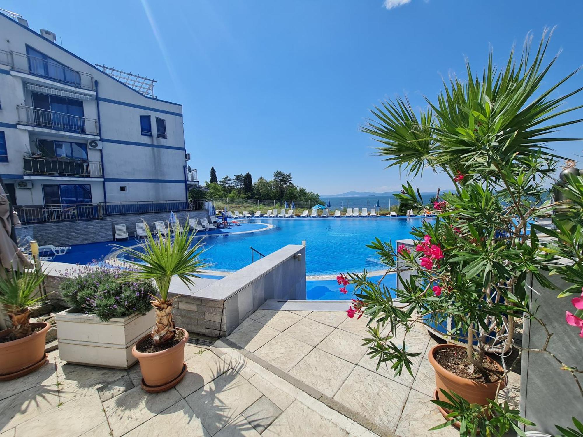Blue Bay Palace Apart Complex Pomorie Bagian luar foto