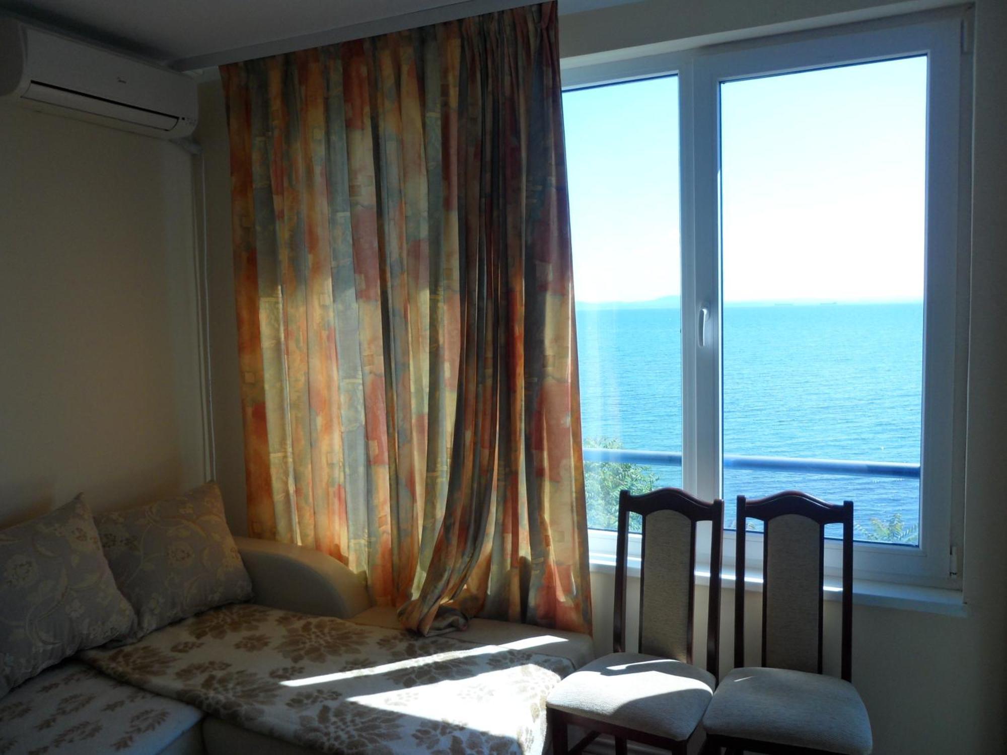 Blue Bay Palace Apart Complex Pomorie Bagian luar foto
