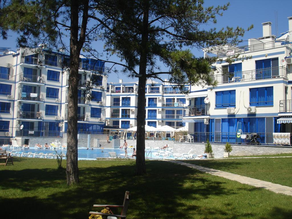 Blue Bay Palace Apart Complex Pomorie Bagian luar foto