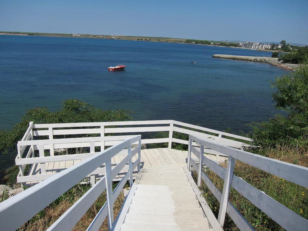 Blue Bay Palace Apart Complex Pomorie Bagian luar foto