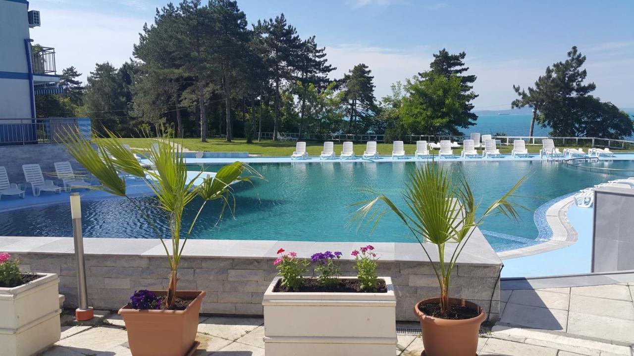 Blue Bay Palace Apart Complex Pomorie Bagian luar foto