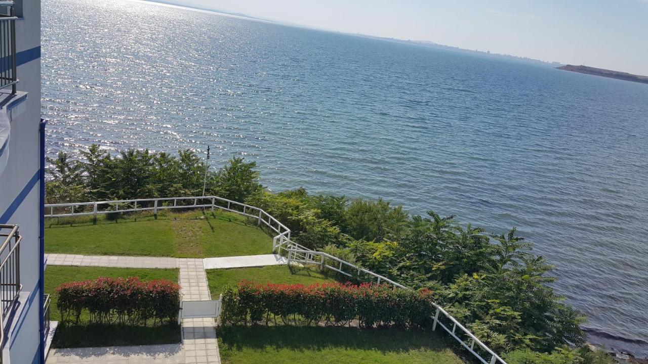 Blue Bay Palace Apart Complex Pomorie Bagian luar foto