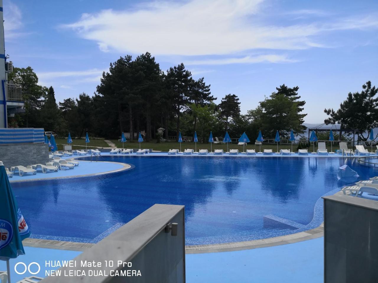 Blue Bay Palace Apart Complex Pomorie Bagian luar foto