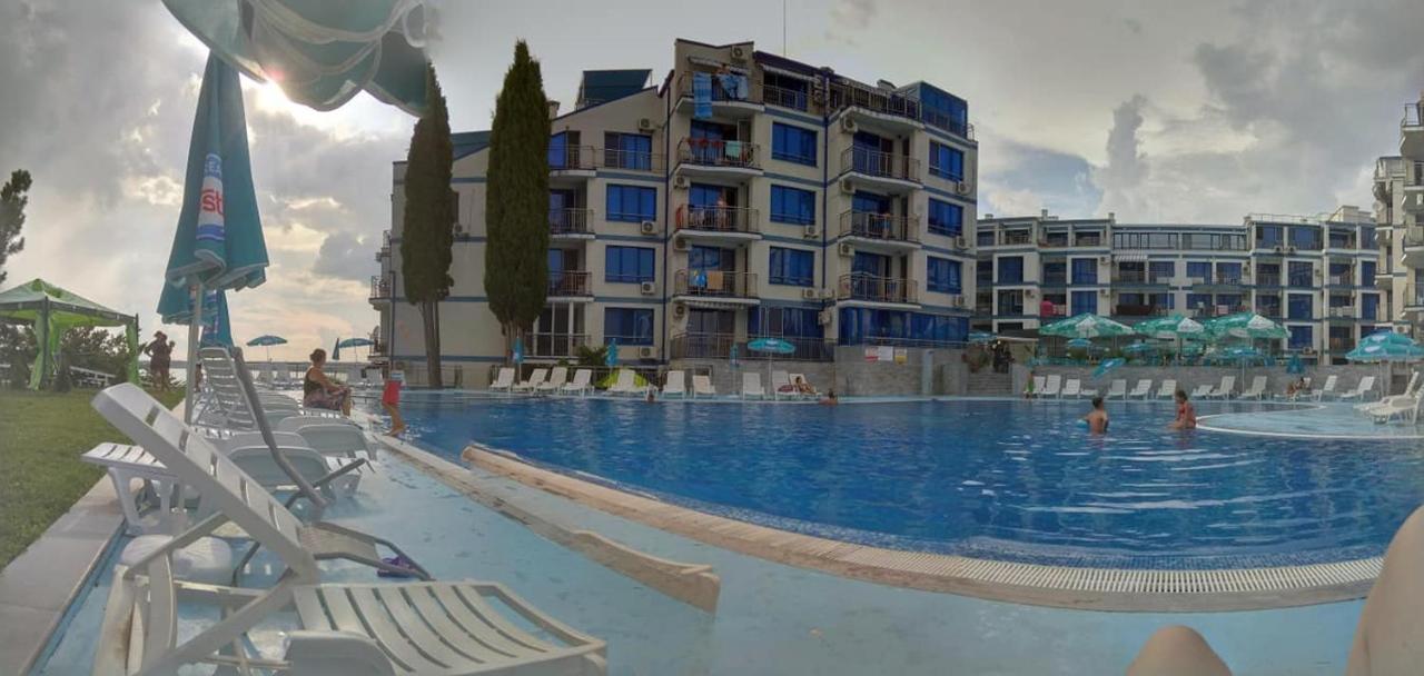 Blue Bay Palace Apart Complex Pomorie Bagian luar foto