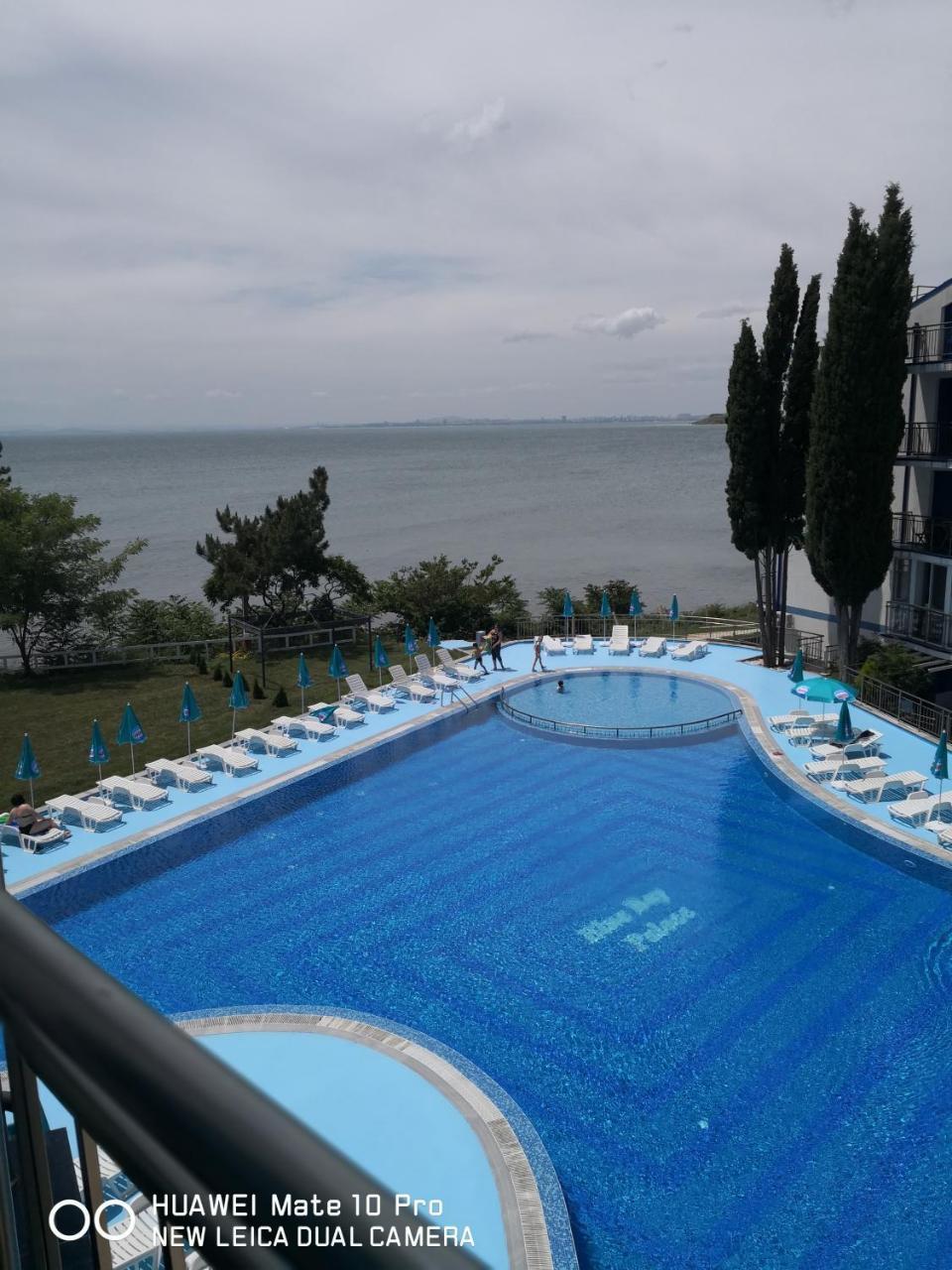 Blue Bay Palace Apart Complex Pomorie Bagian luar foto